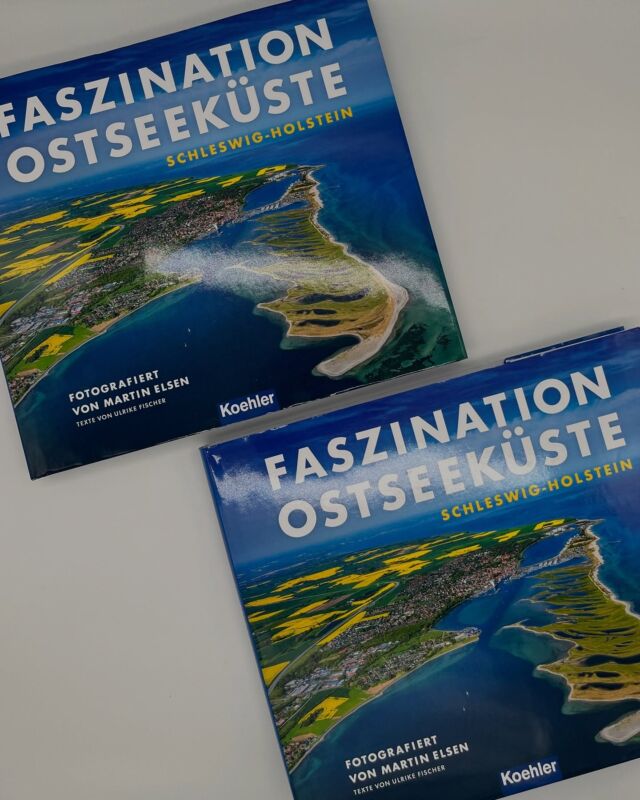 Ostseeküste gefällig? 🌊

Erlebe die atemberaubende Schönheit der schleswig-holsteinischen Ostseeküste aus ganz neuen Perspektiven! Der renommierte Luftbildfotograf Martin Elsen nimmt uns mit auf eine visuelle Reise von Flensburg über Kiel bis Lübeck – alles aus der faszinierenden Vogelperspektive. Mit über 140 einzigartigen Aufnahmen zeigt er die Farbenpracht der Ostsee, ihre Strände, Steilküsten und historischen Städte. 🌊🏙️

Jetzt bei uns im Shop erhältlich! 📲

#KoehlerBooks #MartinElsen #Luftbilder #Bildband #Ostseeküste #SchleswigHolstein #FaszinationOstseeküste #Reiselust #Naturfotografie