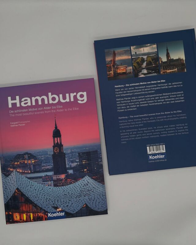 Die Hansestadt zum Staunen 😍

Der Fotograf Matthias Plander, bekannt für seine beeindruckenden Fotografien auf Instagram, fängt in seinem neuen Bildband die Hansestadt in all ihren Facetten ein – von Elbe und Alster bis zu stimmungsvollen Momenten zwischen Sonnenaufgang und Mitternacht. 🌅🌙

Ein echtes Highlight für alle, die Hamburg lieben – und für alle, die es noch entdecken wollen. Sichert euch jetzt euer persönliches Stück Heimat zum Durchblättern! 📚💙

#KoehlerBooks #HamburgLiebe #MatthiasPlander #Fotokunst #Bildband #Stadtansichten #Neuerscheinung #ElbeAlsterLiebe #JetztBestellen